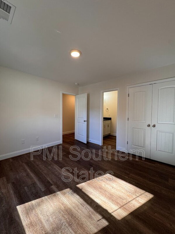 Building Photo - 305 Clarus Crk Wy