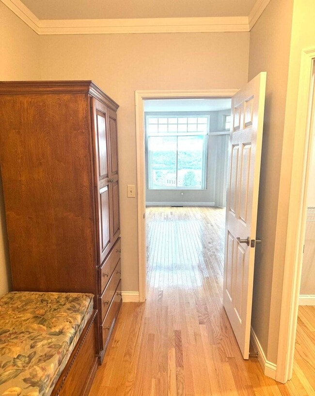 Building Photo - 459 Pinnacle Way