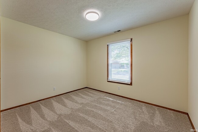 Building Photo - 3900 Deer Trail