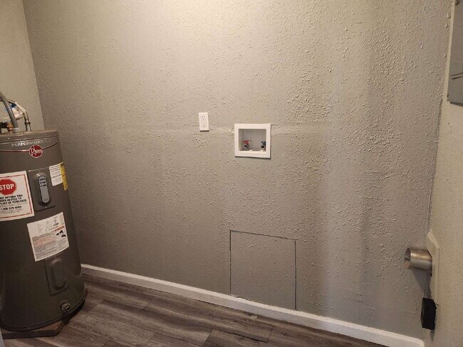 Building Photo - Charming 4-Bedroom Gem in Cahokia Heights!