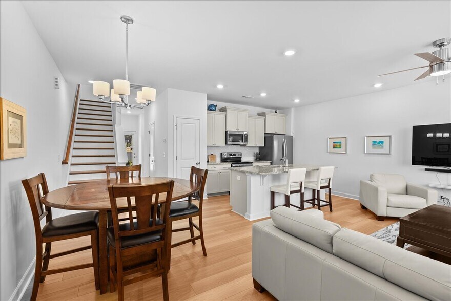 Building Photo - 7906 Flatrock Park Dr