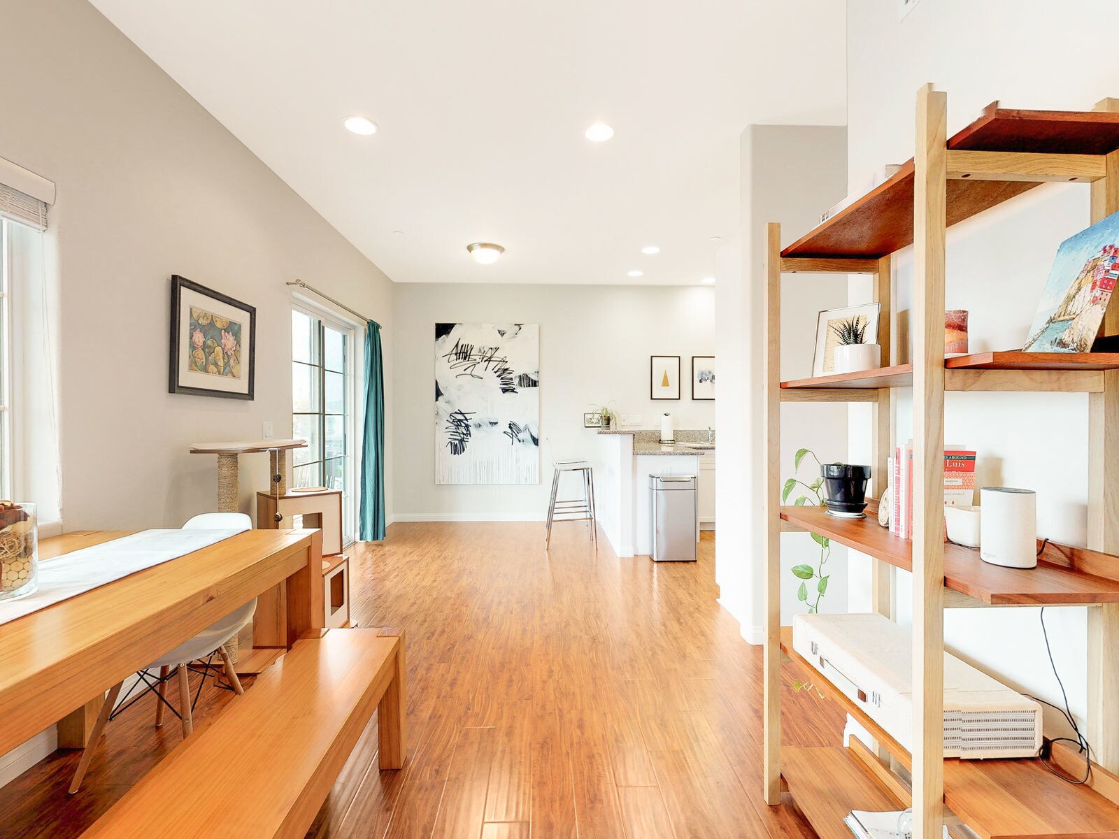 Building Photo - 955 Humbert Ave