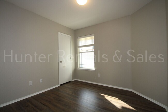 Building Photo - Modern Comfort in Meadows of Trimmier