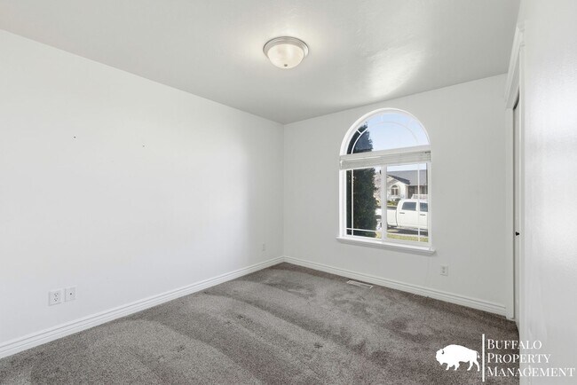 Building Photo - Charming 4-Bedroom Home for Rent in Ammon, ID!