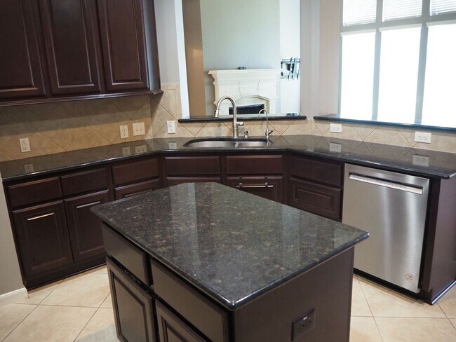 Building Photo - 28607 Green Hedge Dr