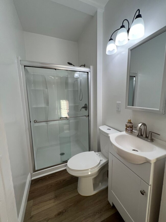 Building Photo - BEAUTIFUL 4+ BEDROOM VICTORIAN!!