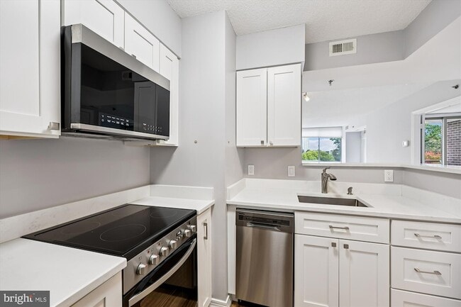 Building Photo - 5809 Nicholson Ln