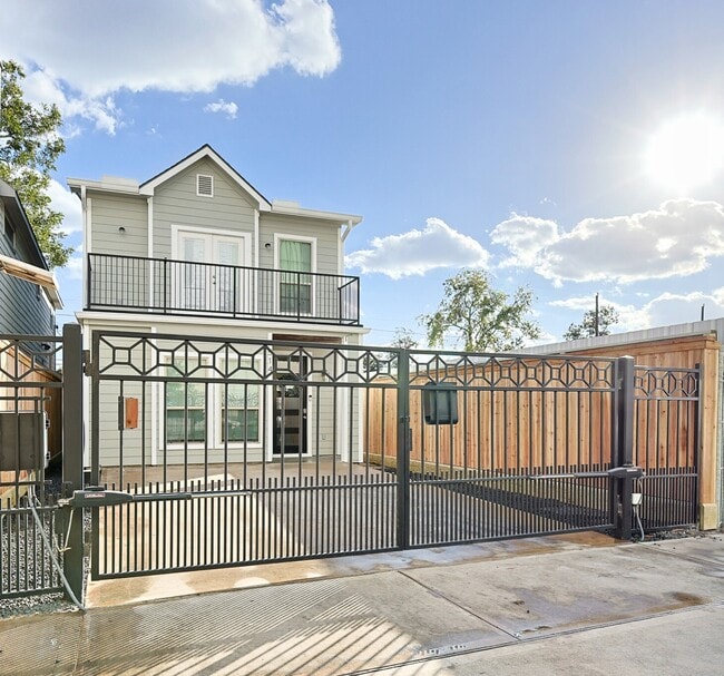 Building Photo - 514 E 29th St