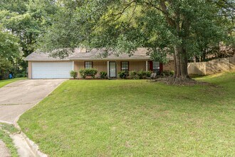 Building Photo - 201 Shadow Cove