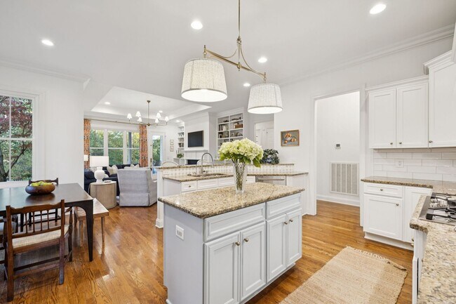 Building Photo - Luxury Executive Rental in Highlands of La...