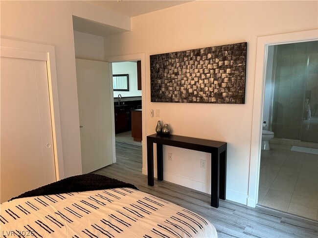 Building Photo - 4545 Dean Martin Dr