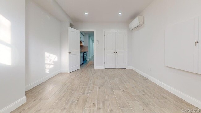 Building Photo - 72-17 66th Pl