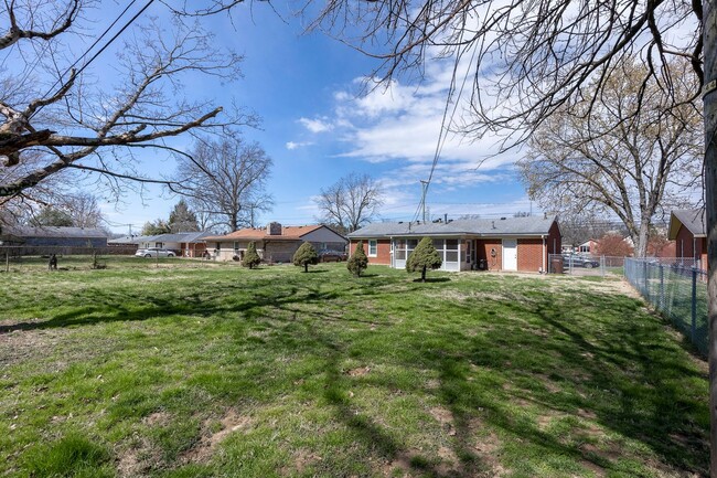 Building Photo - 8508 Westport Road (Briarwood/ East Louisv...