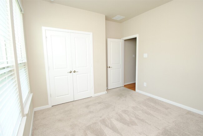 Building Photo - 8326 Oakland Hts Ln