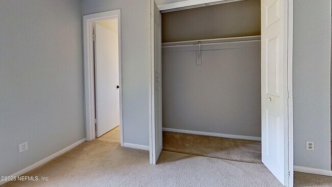 Building Photo - 2624 Pheasant Ct