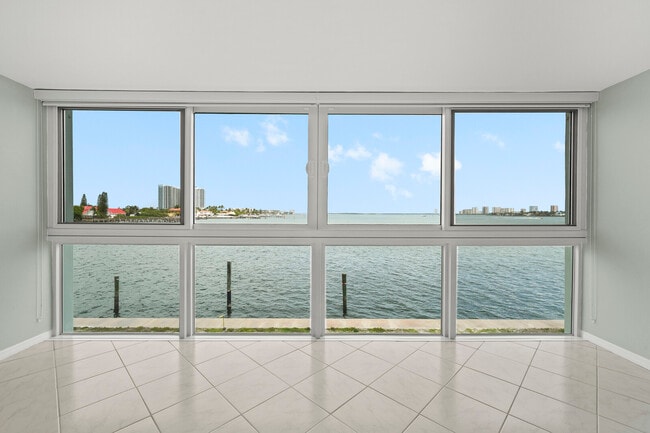 Building Photo - 400 Wilma Cir