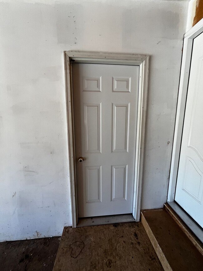 Building Photo - Beautiful 6 Bedroom/4 Bathroom in Centerville
