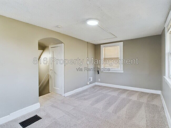 Building Photo - 5912 Paseo Blvd