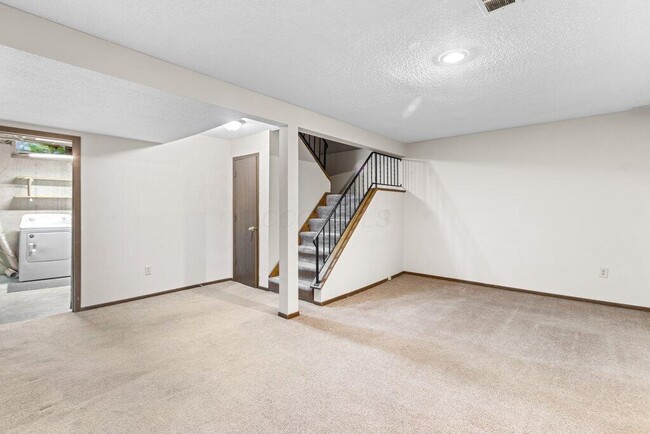 Building Photo - 1690 Watertower Dr