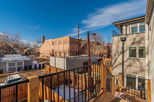 Building Photo - 227 S Logan St