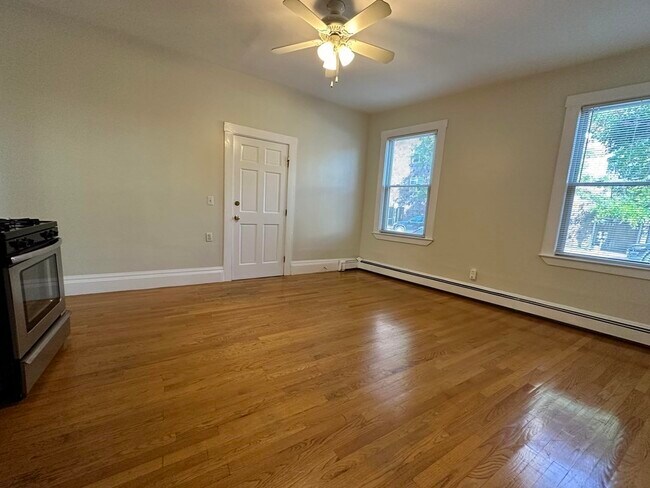 Building Photo - 1218 Cambridge St