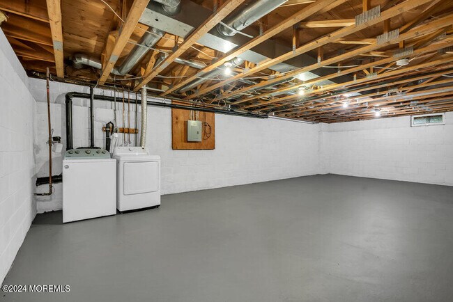 Building Photo - 87 Richmond Ct S
