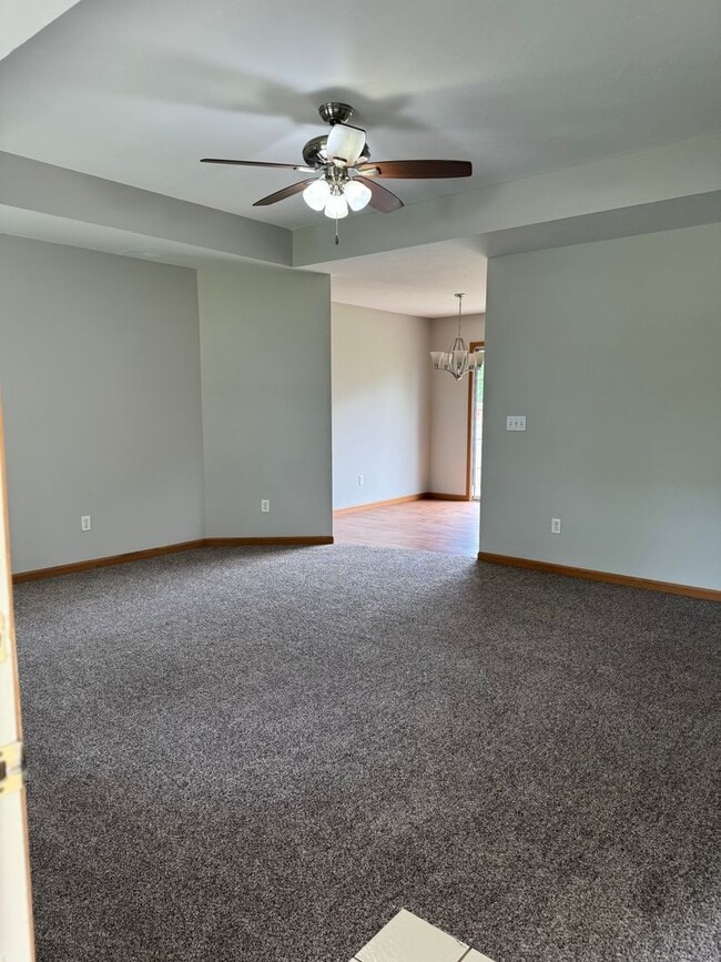 Building Photo - 3 Bedroom Home Strafford, Missouri