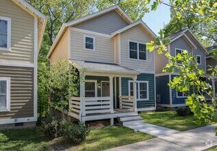 Building Photo - Modern Home in Kenilworth