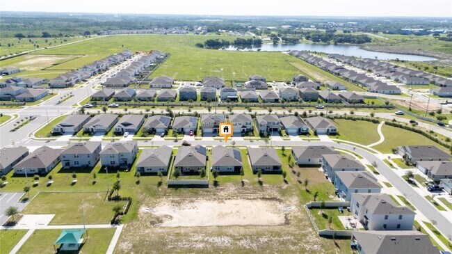 Building Photo - 687 Griffon Ave