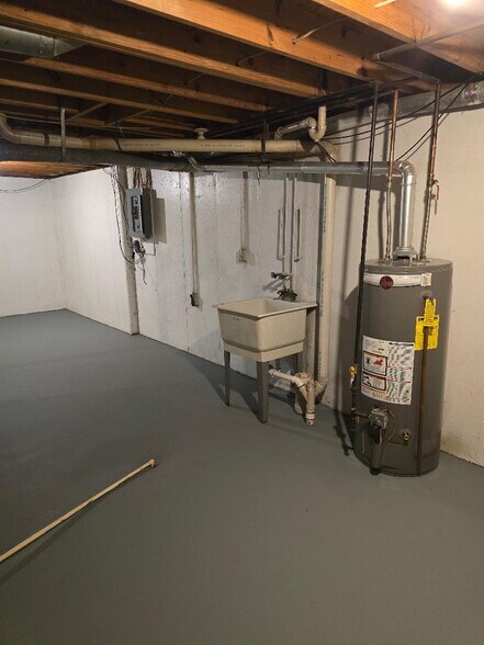 Basement with washer dryer hook-up - 3520 Oak Tree Dr