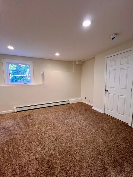 Building Photo - 555 Fort Hill Rd