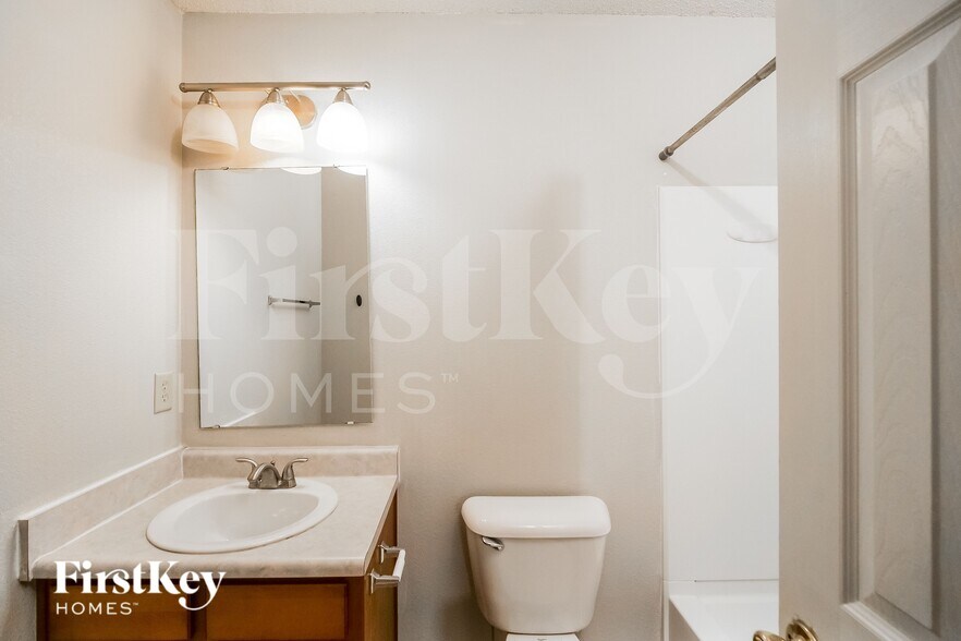 Building Photo - 14267 Clapboard Dr