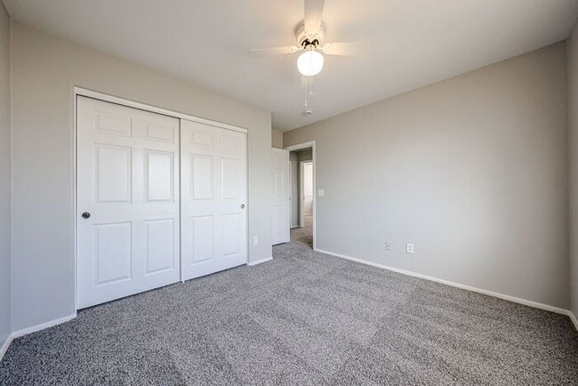 Building Photo - 5BD 3BA with Pool in West Chandler!