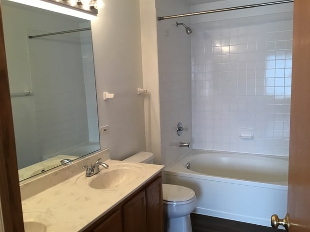 Building Photo - 11S524 Rachael Ct