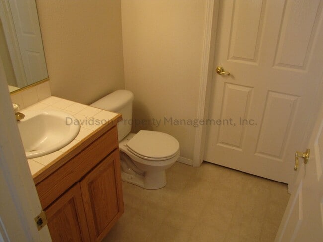 Building Photo - Beautiful 3 Bedroom Townhouse in Gleneagle, Gated Community!