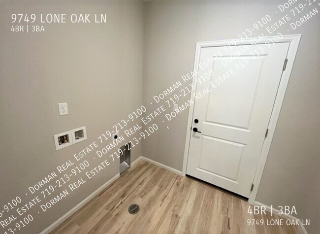 Building Photo - 9749 Lone Oak Ln