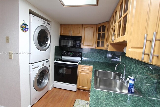 Building Photo - 10000 NW 80th Ct