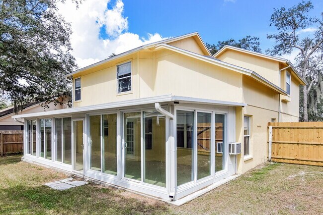 Building Photo - 2325 Kenwick Dr