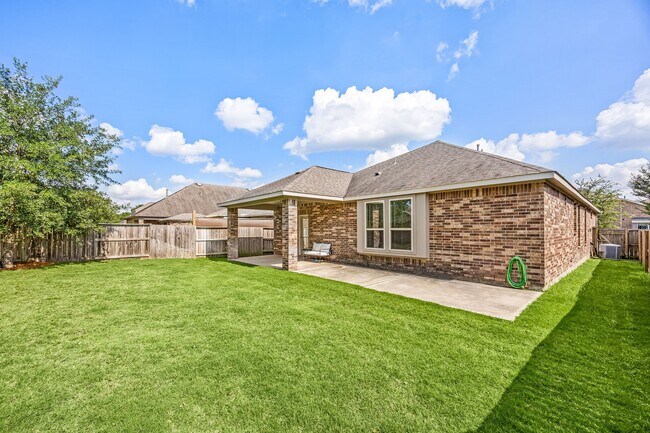 Building Photo - 6326 Wolf Run Dr