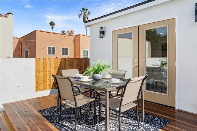 Building Photo - 3945 S Norton Ave