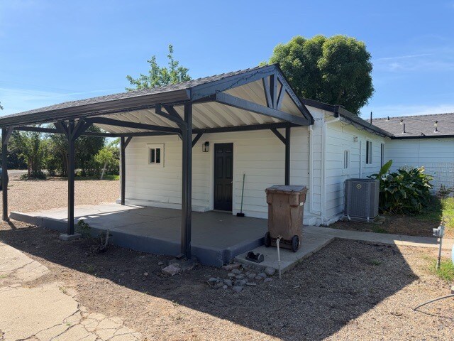 Building Photo - 10861 Live Oak Rd