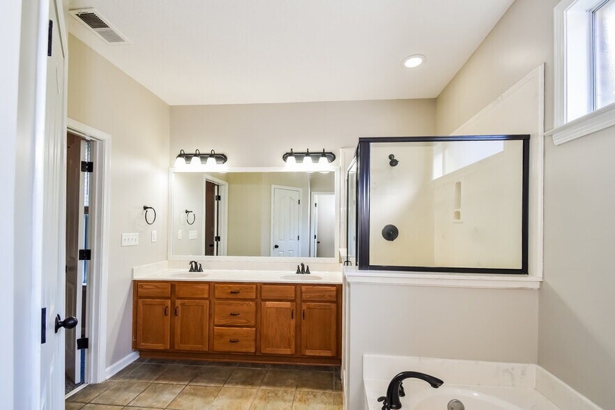 Building Photo - 4894 Shadow Cove