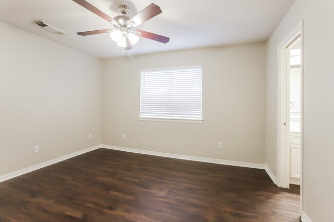 Building Photo - 5623 Evergreen Valley Dr