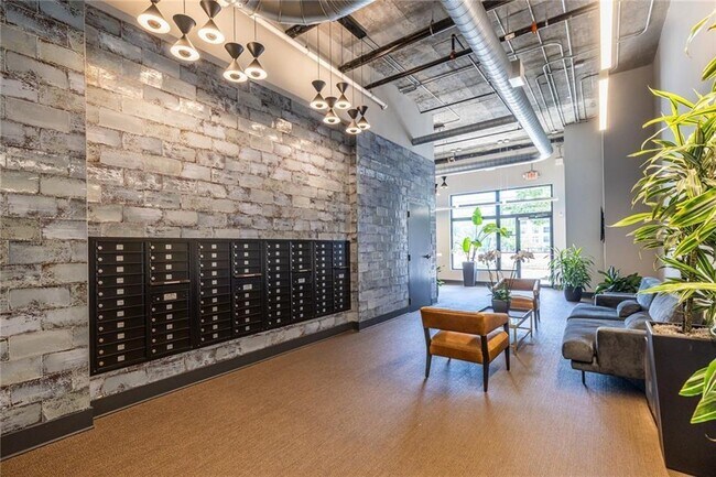 Building Photo - 112 Rogers St NE