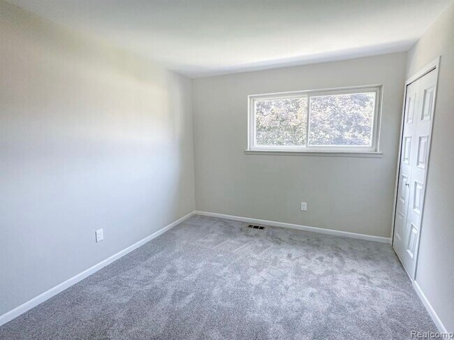 Building Photo - 41856 Langley Dr