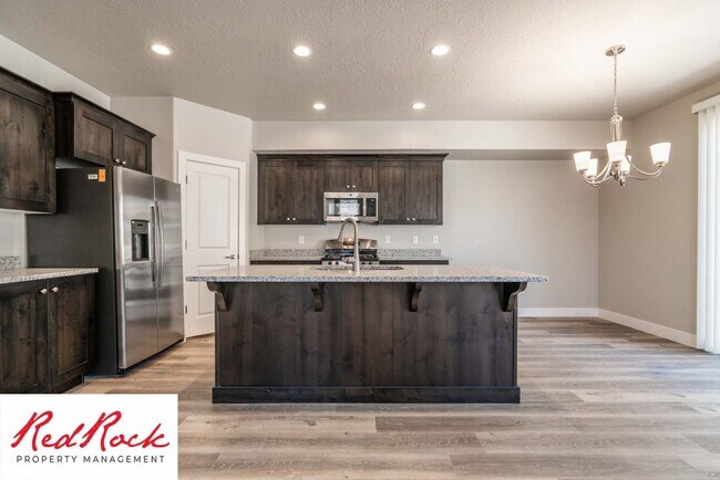 Building Photo - Spacious Townhome in Hurricane Heights