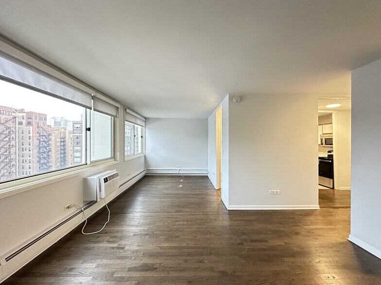 Building Photo - 1349 N Dearborn St