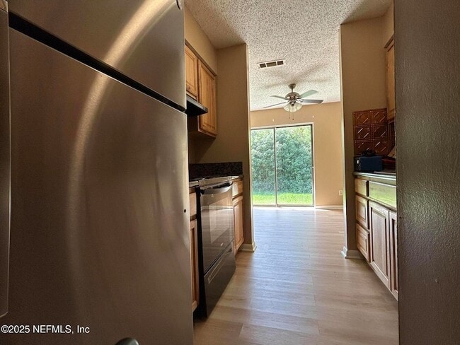 Building Photo - 808 Meadowbrook Dr