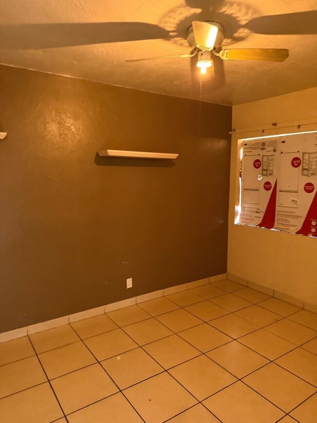 Building Photo - 1 Bedroom End Unit on a Corner Lot