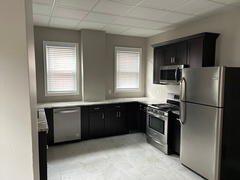 Building Photo - 4054 Howley St